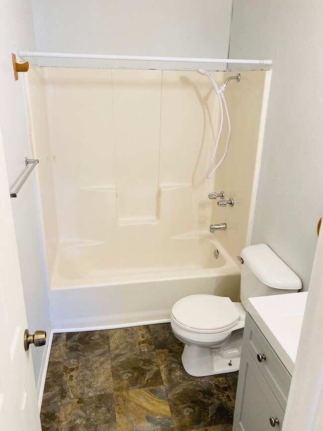 Building Photo - Affordable 2 Bedroom Apartment!