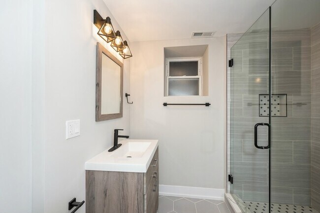 Building Photo - 1435 N Washtenaw Ave