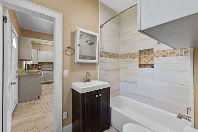 Building Photo - 166 Kingston Ave