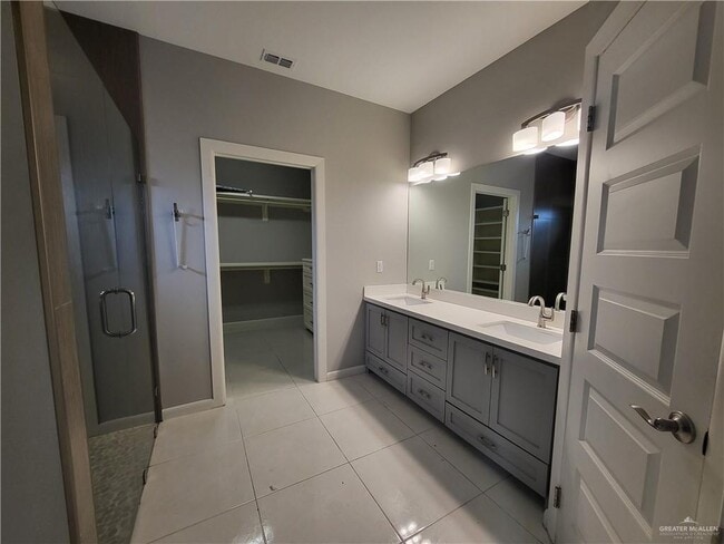 Building Photo - 1367 Garden Dr