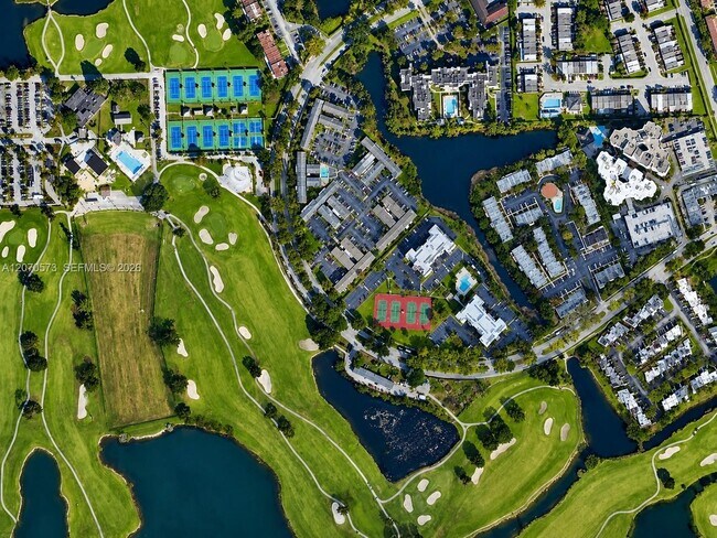 Building Photo - 6235 SW Kendale Lakes Cir