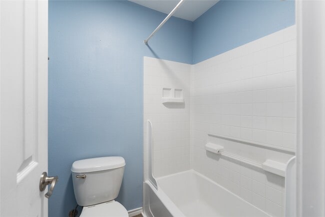 Building Photo - 293 Commodore Dr