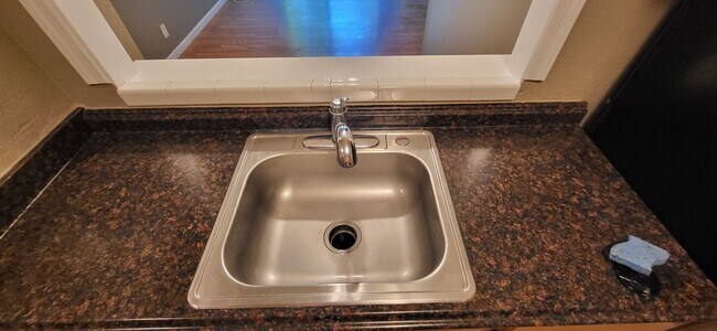 Building Photo - Vallejo Studio available for rent in excellent location over looking Dan Foley Park