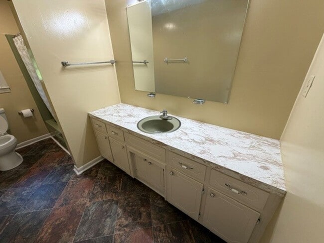 Building Photo - NEW RENTAL LISTING - TAYLORSVILLE