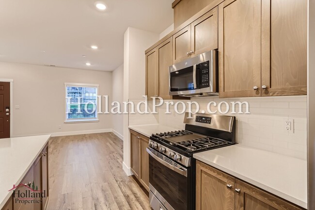 Building Photo - 15974 NW Hosmer Ln