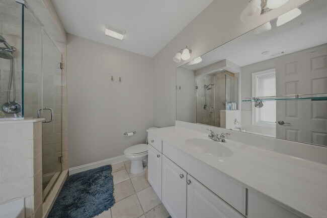 Building Photo - 1707 Summer St