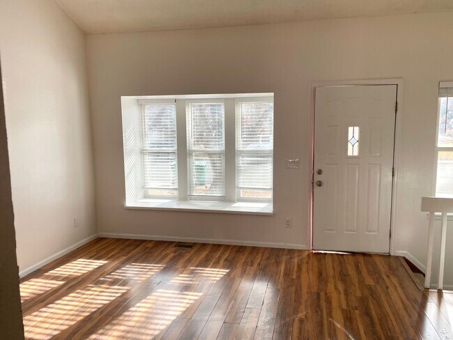 Building Photo - Newly updated home for rent in Seven Hills Neighborhood