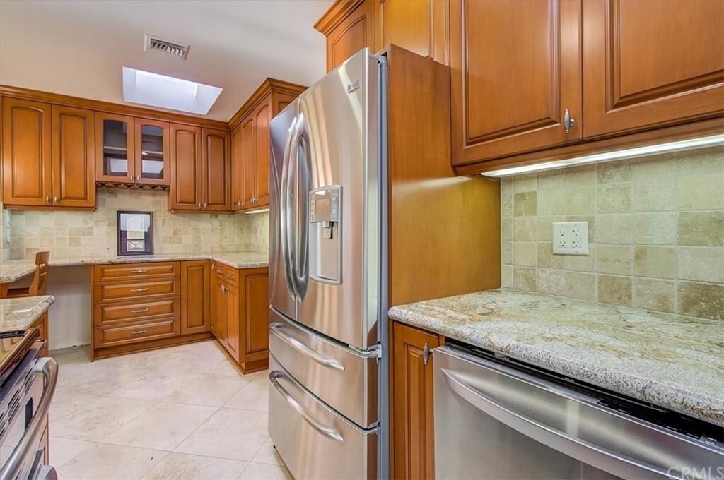 https://my.matterport.com/show/?m=jzeRU6tT8Ln - 1331 N Lincoln St