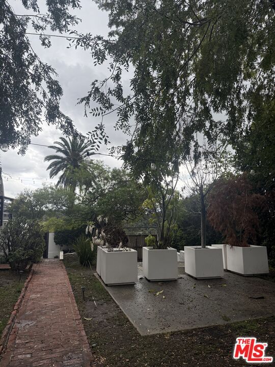 Building Photo - 2035 Park Dr