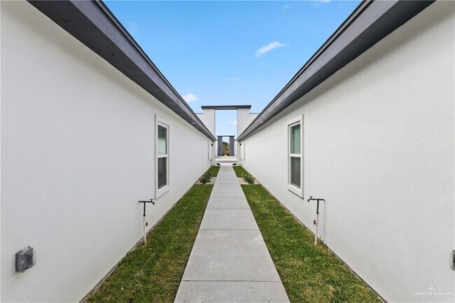 Building Photo - 20 S Links Dr