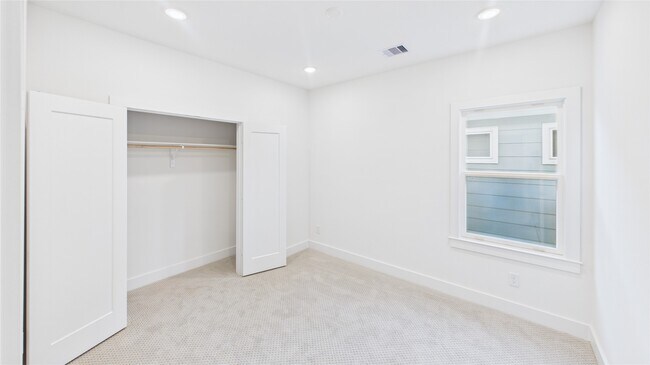 Building Photo - 9606 Valeca Dr