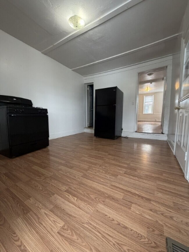Building Photo - AVAILABLE FOR SHOWING 3!!! BR/1 BA. Promotion - $500 off first month rent!!