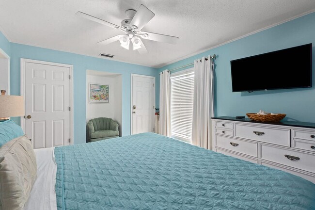 Building Photo - 775 Gulf Shore Dr