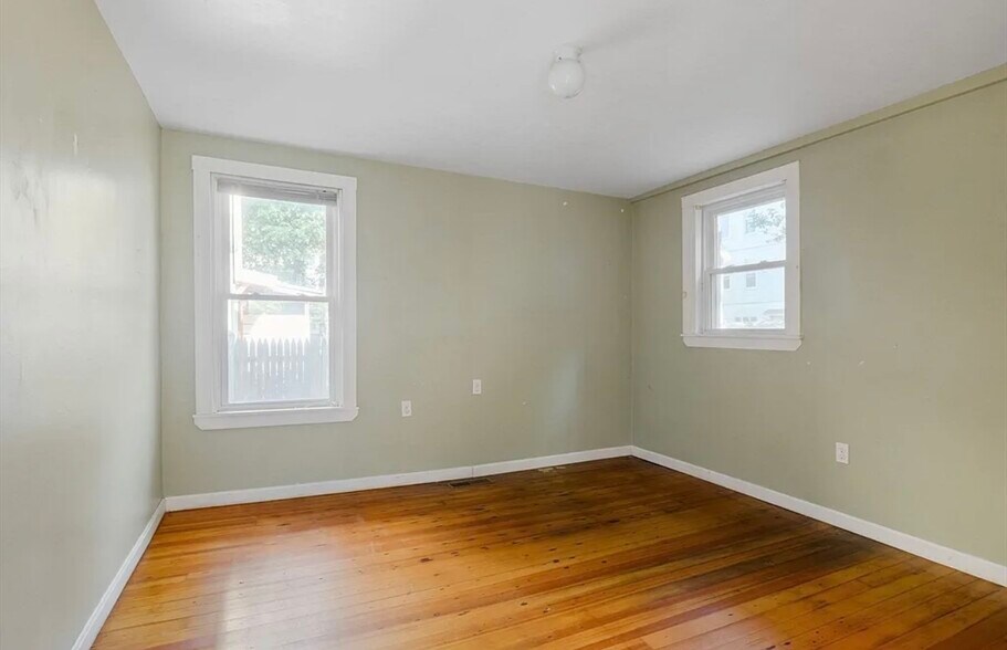 Building Photo - 21 Florence St