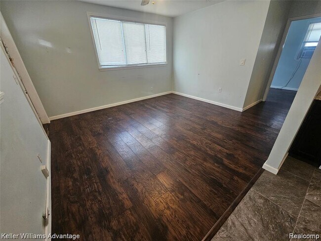 Building Photo - 9332 Lamont St