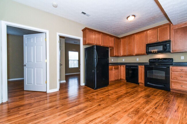 Building Photo - Silver Creek Apartments