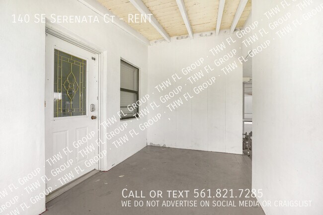 Building Photo - 140 SE Serenata Ct