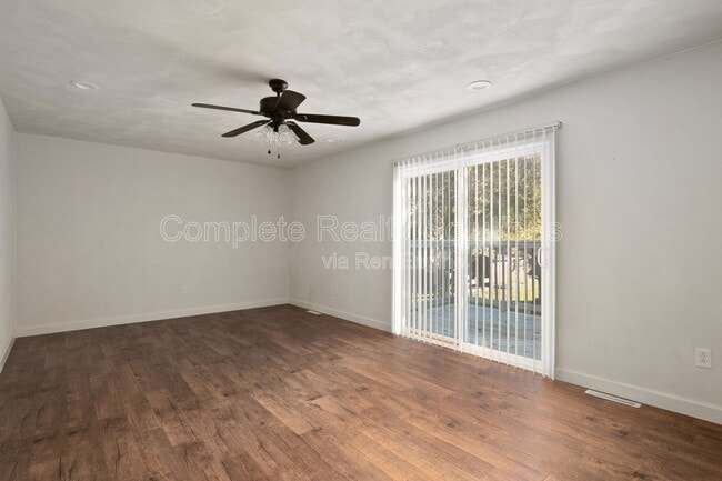 Building Photo - 716 Plankway Dr