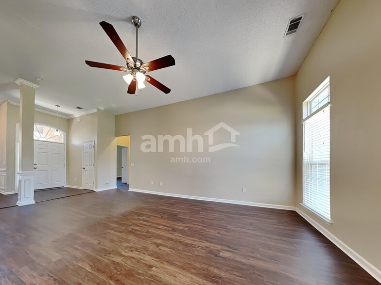 Building Photo - 822 Granite Ln