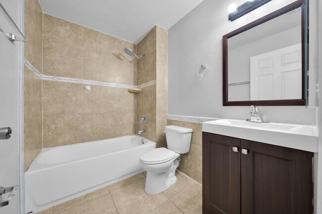 Building Photo - 1619-1621 SW 33rd St- Duplex