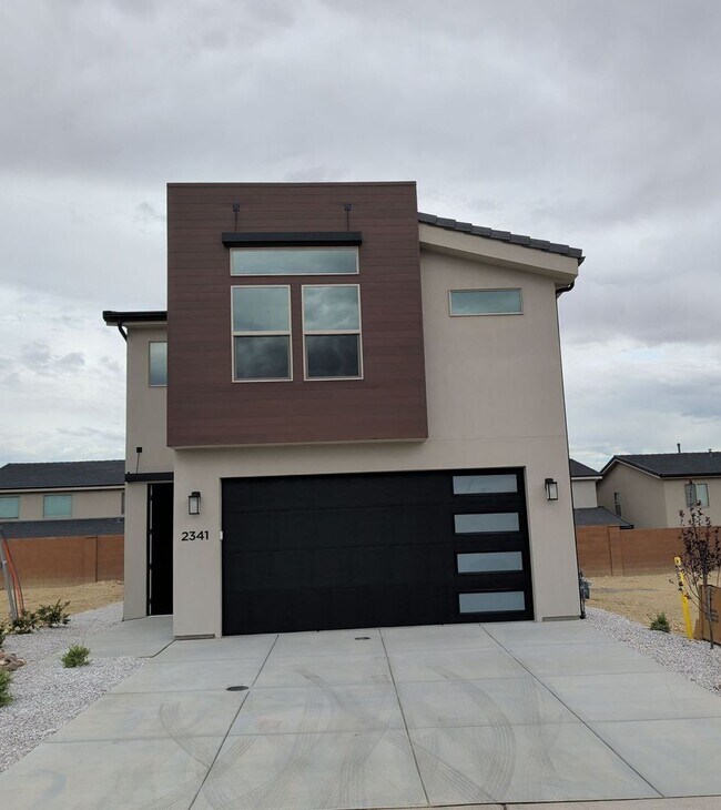 Building Photo - Move In Ready 4 Bedroom Home!