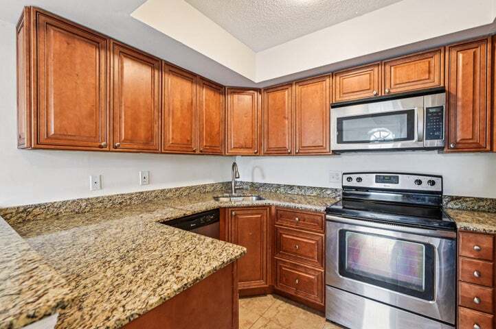 Building Photo - 4075 Village Dr