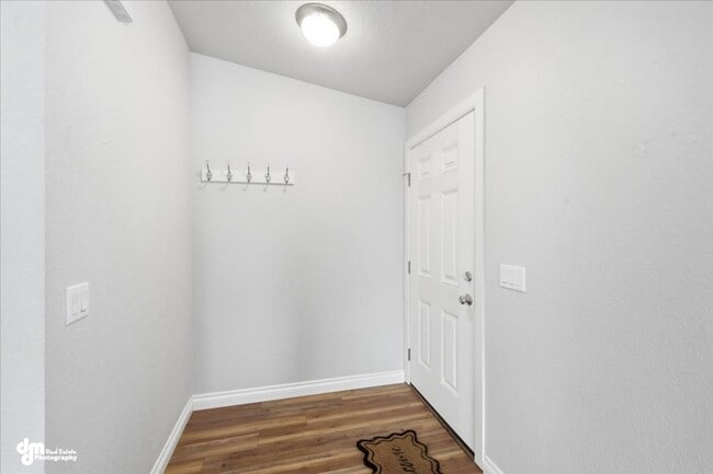 Building Photo - Recently Updated 2BR + Office / 1BA Home Near Seldon Road