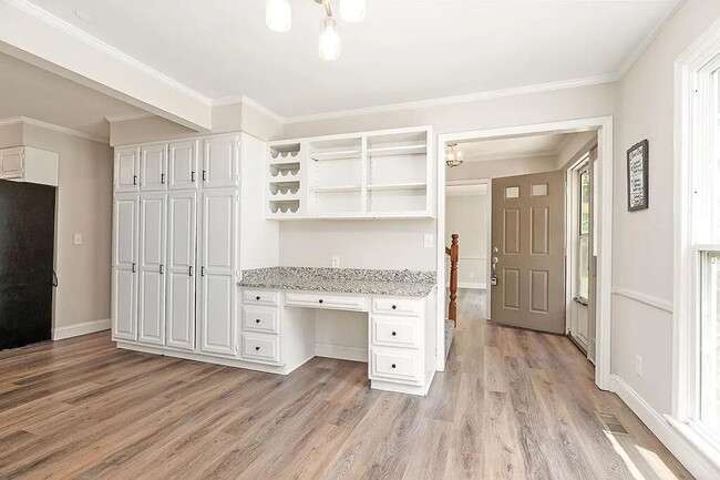 Building Photo - 1409 Robert Ln