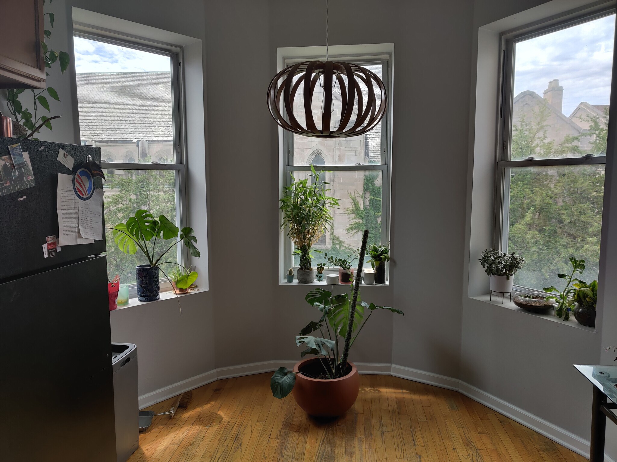 Kitchen sitting area - 1222 E 64th St
