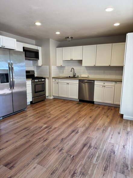 Building Photo - 211 Mulberry Ln