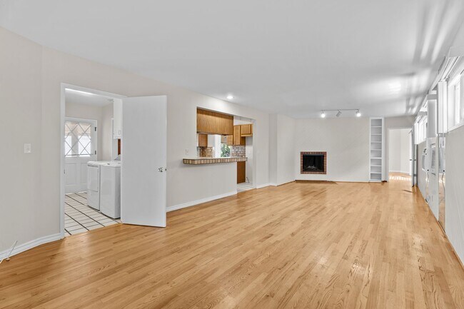 Building Photo - 17 Stallion Rd