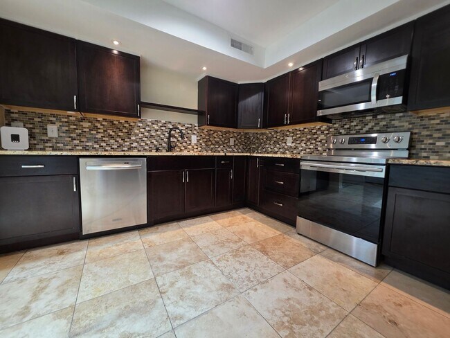 Building Photo - 208 Pine Cone Trail