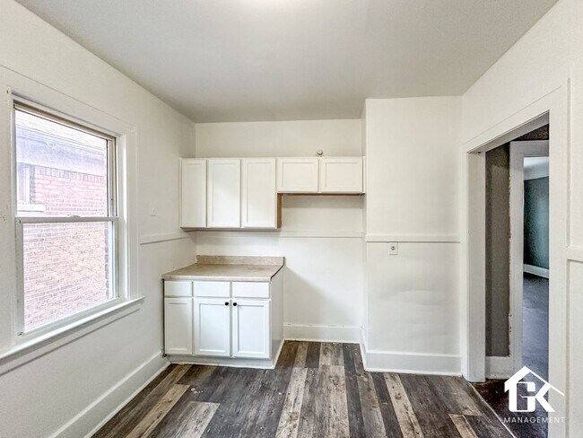 Building Photo - 2732-2734 Clements