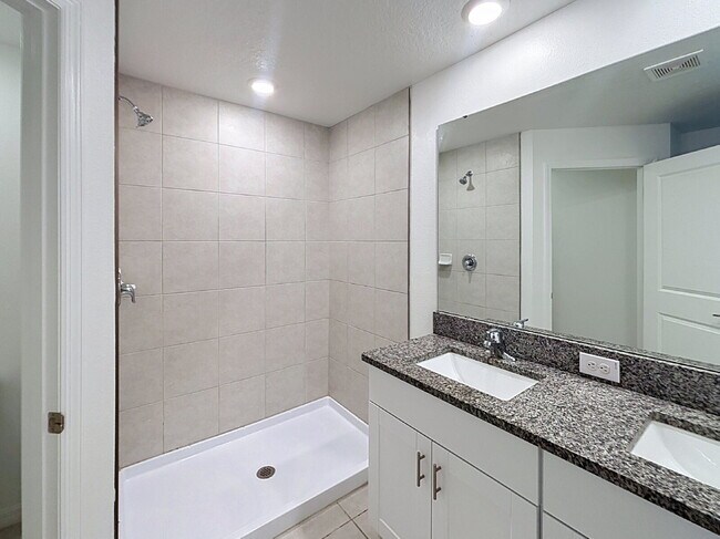 Building Photo - 822 Tennyson Mill Cir
