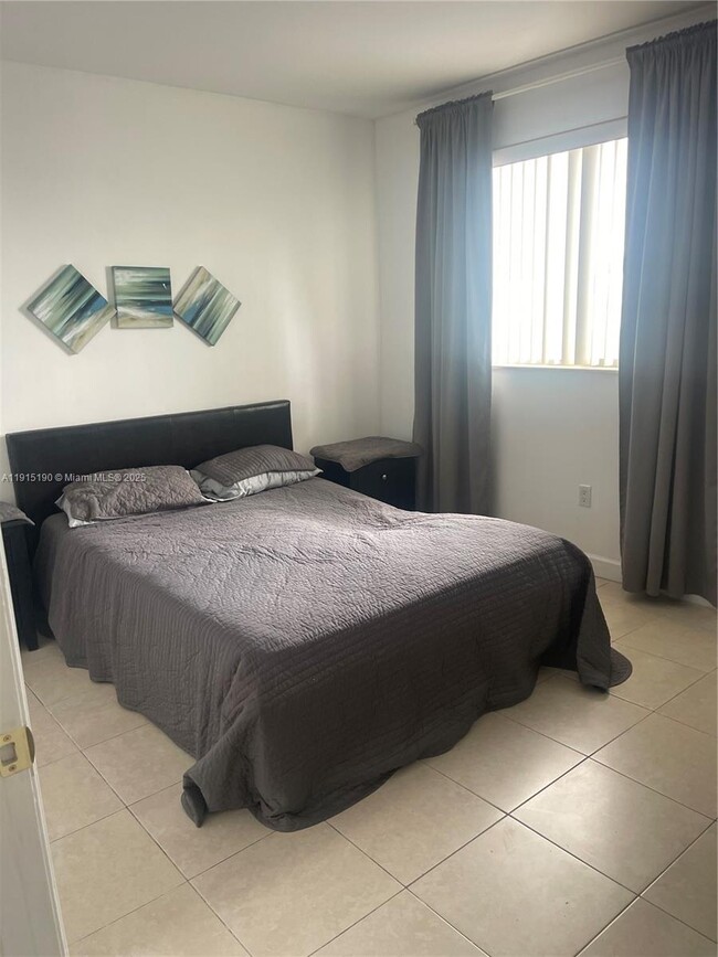 Building Photo - 2280 SW 32nd Ave