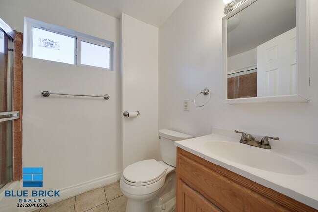 Building Photo - 1719 W 35th Pl