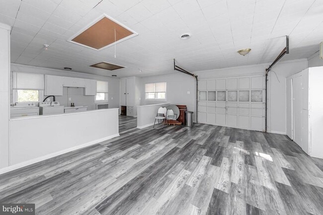 Building Photo - 1100 Woodlawn Ave