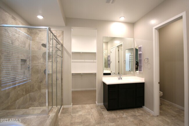 Building Photo - 1201 E Cherrywood Pl