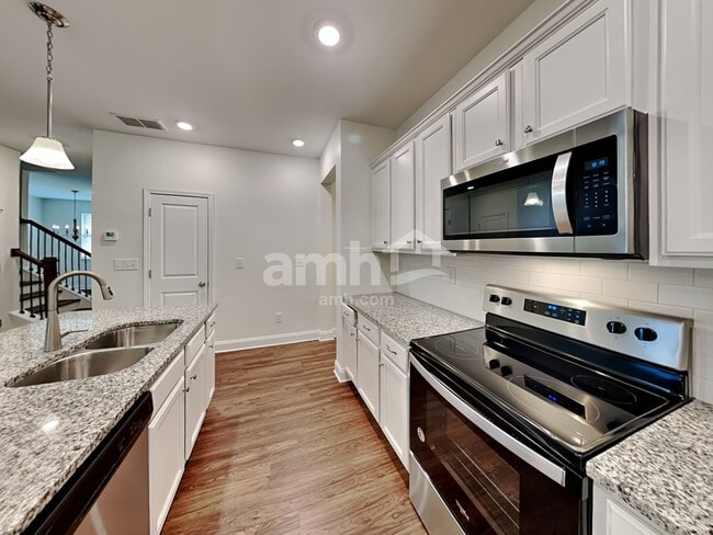 Building Photo - 5040 Hudson Vly Dr