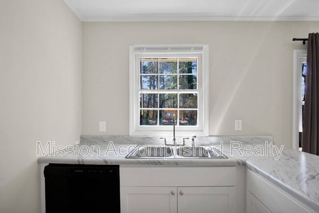 Building Photo - 7262 Ryan St