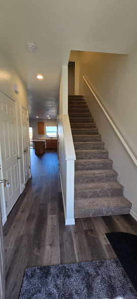 Building Photo - 18555 SW Takena Ct