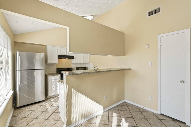 Building Photo - 16235 Cutten Rd