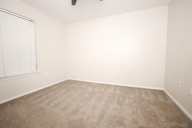 Building Photo - 816 W Ridgewood Cove