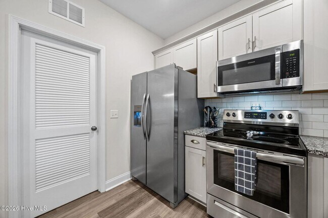 Building Photo - 3 Bed 2 Bath Unfurnished Single Family Home