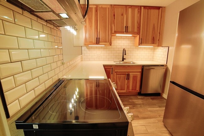 Building Photo - Year lease! Remodeled! 2 parking spots! Wa...