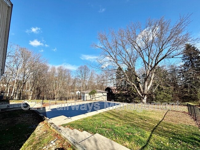 Building Photo - 616 Sandy Hill Rd