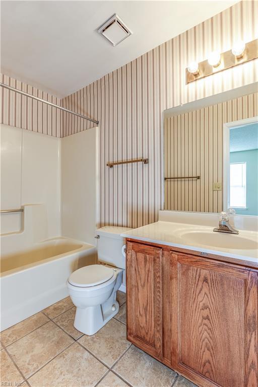 Second Bedroom Bathroom - 618 Nottaway Dr