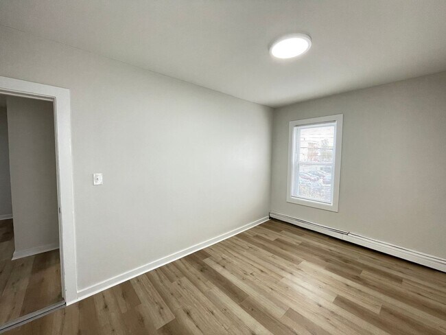 Building Photo - 124 Beech St