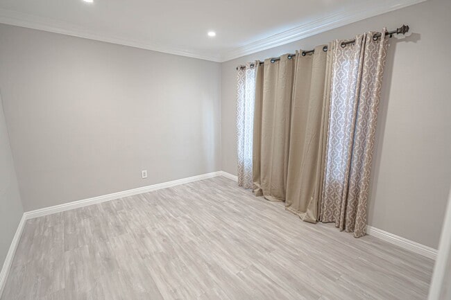 Building Photo - COMING SOON! Amazing 6 Bedroom Home for Rent in Canyon Country!