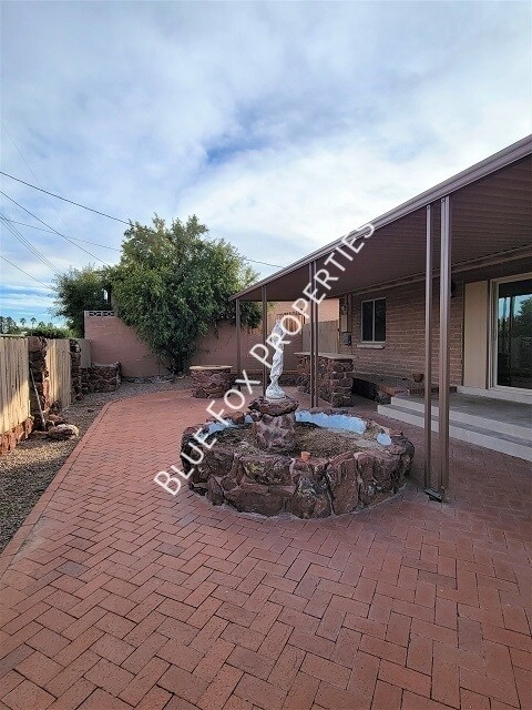 Building Photo - 1933 S Palma Pl